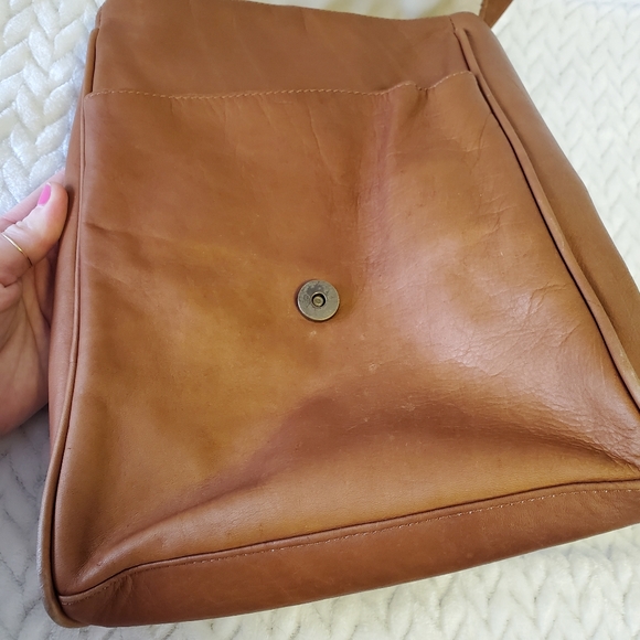 Boulder Ridge Full Grain Cowhide Convertible Backpack/Crossbody Bag - Picture 12 of 16